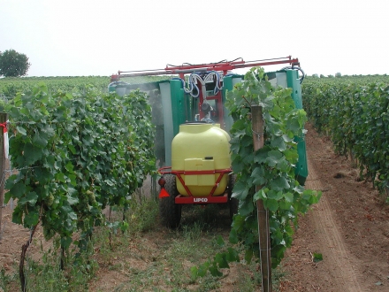 Epandage et pesticides dans les vignobles