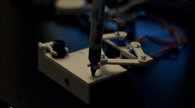 Plotclock : Ce Robot inscrit l’heure avec un marqueur