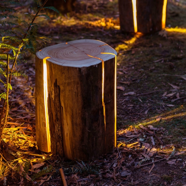 Cet artiste aveugle crée d’incroyables éclairages avec des rondins de bois naturels