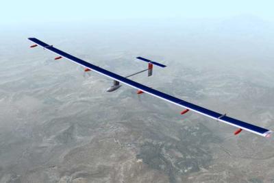 L’avion solaire (Solar Impulse) vole en direction du Maroc